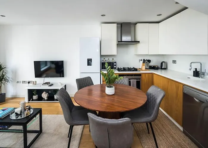 Prime Location Mews!